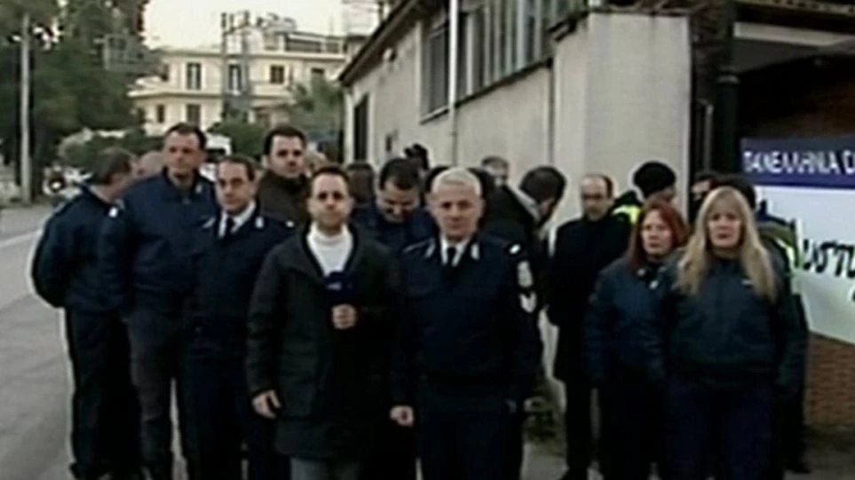 Μέλη της ΠΟΑΣΥ απέκλεισαν τη διεύθυνση διαχείρισης οικονομικού της αστυνομίας